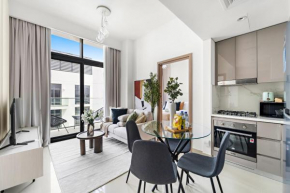 Silkhaus Aesthetic 2 BDR in High End Neighborhood